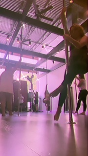 Haley Reinhart feet photo thumbnail