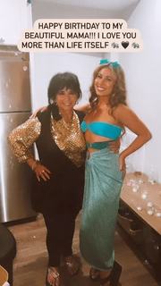 Haley Reinhart feet photo thumbnail