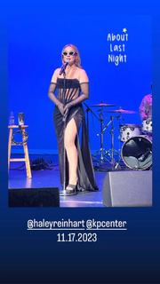 Haley Reinhart feet photo thumbnail