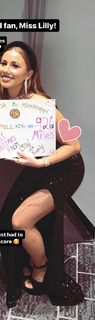 Haley Reinhart feet photo thumbnail