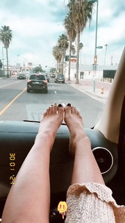Haley Reinhart feet photo thumbnail