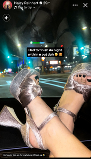 Haley Reinhart feet photo thumbnail
