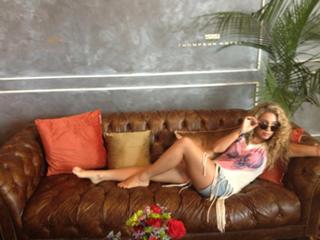 Haley Reinhart feet photo thumbnail