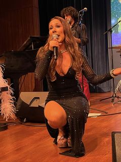 Haley Reinhart feet photo thumbnail