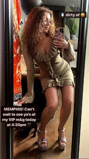 Haley Reinhart feet photo thumbnail