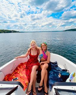 Haley Reinhart feet photo thumbnail