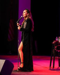 Haley Reinhart feet photo thumbnail