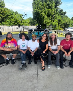 Haley Reinhart feet photo thumbnail