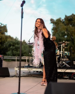 Haley Reinhart feet photo thumbnail