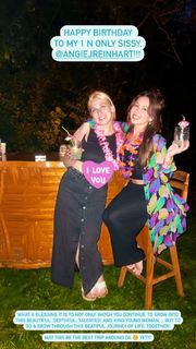 Haley Reinhart feet photo thumbnail