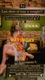 Haley Reinhart feet photo thumbnail