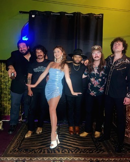 Haley Reinhart feet photo thumbnail