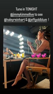 Haley Reinhart feet photo thumbnail