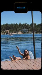 Haley Reinhart feet photo thumbnail