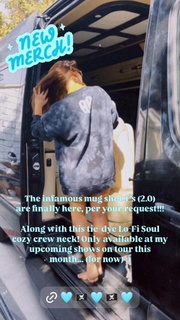 Haley Reinhart feet photo thumbnail