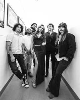 Haley Reinhart feet photo thumbnail