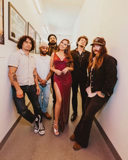 Haley Reinhart feet photo thumbnail