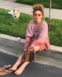 Haley Reinhart feet photo thumbnail