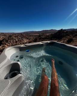 Haley Reinhart feet photo thumbnail