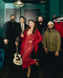 Haley Reinhart feet photo thumbnail