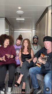 Haley Reinhart feet photo thumbnail