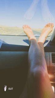 Haley Reinhart feet photo thumbnail
