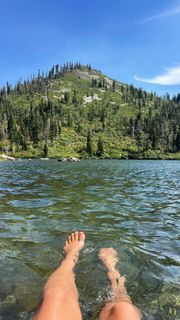 Haley Reinhart feet photo thumbnail