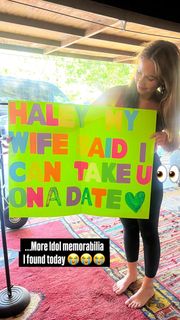 Haley Reinhart feet photo thumbnail