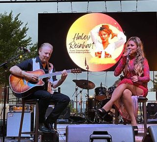 Haley Reinhart feet photo thumbnail
