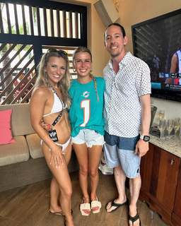Haliey Welch feet photo thumbnail