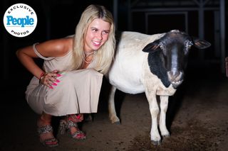 Haliey Welch feet photo thumbnail