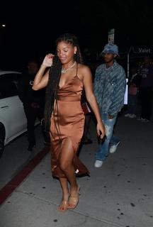 Halle Bailey feet photo thumbnail