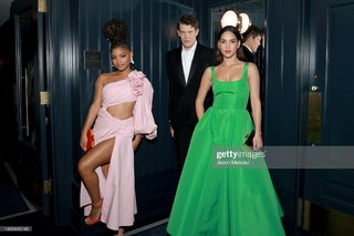 Halle Bailey feet photo thumbnail