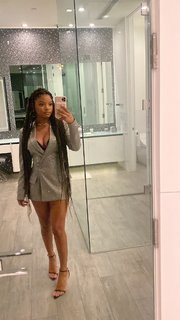 Halle Bailey feet photo thumbnail