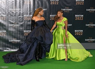 Halle Bailey feet photo thumbnail