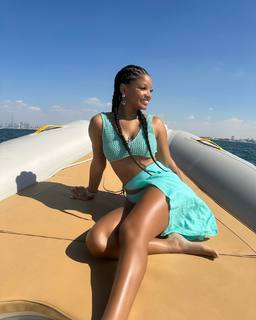 Halle Bailey feet photo thumbnail
