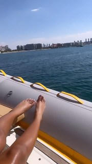 Halle Bailey feet photo thumbnail