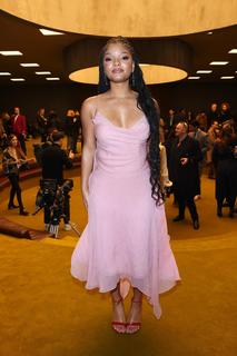 Halle Bailey feet photo thumbnail