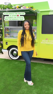 Halle Bailey feet photo thumbnail