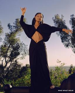 Halle Bailey feet photo thumbnail
