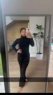 Halle Bailey feet photo thumbnail