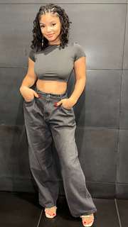 Halle Bailey feet photo thumbnail