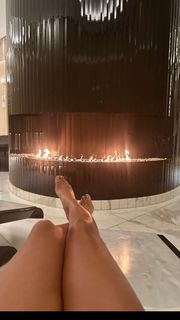 Halle Bailey feet photo thumbnail