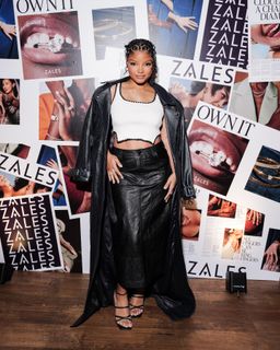 Halle Bailey feet photo thumbnail