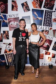 Halle Bailey feet photo thumbnail