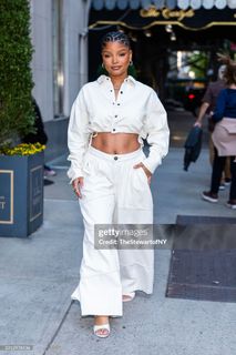Halle Bailey feet photo thumbnail