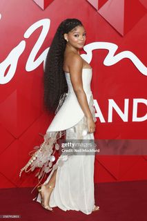 Halle Bailey feet photo thumbnail