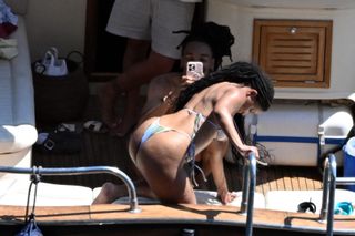 Halle Bailey feet photo thumbnail