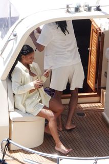 Halle Bailey feet photo thumbnail