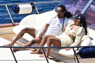 Halle Bailey feet photo thumbnail